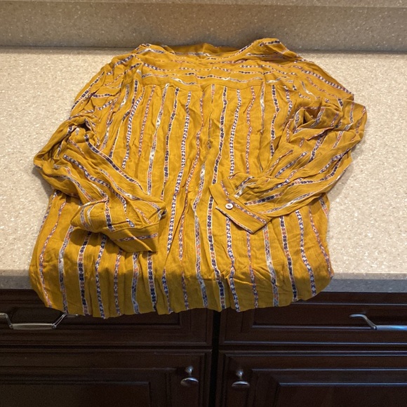 Karen Kane size Large, long sleeved shirt! Beautiful and elegant yellow blouse - Picture 4 of 4